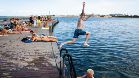 Badede du i går? Så svømmede du måske rundt i andres toiletvand