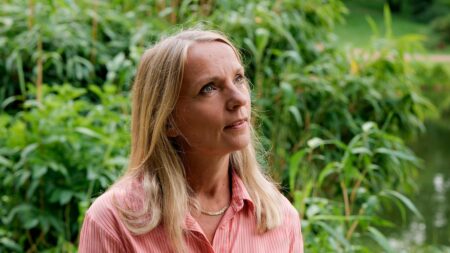 Hvis familien ikke kan finde Kristine Virén, sidder hun i bunden af sin store grund på et stengærde | Kultur