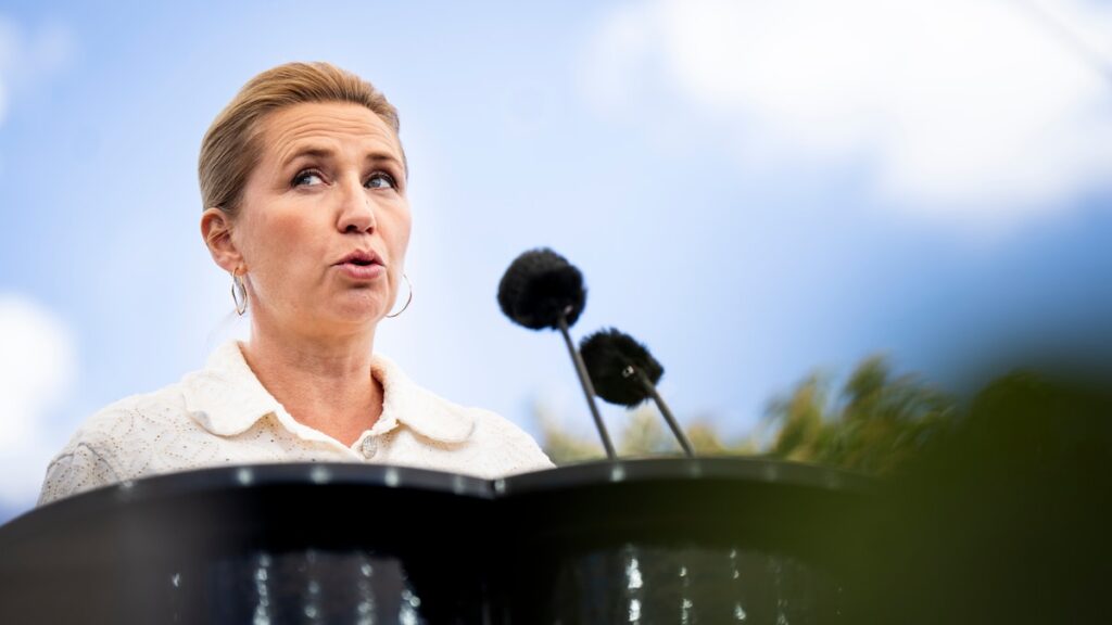 Statsministeriet i brøler: Har givet kong Frederik og dronning Margrethe for meget i ydelse | Penge