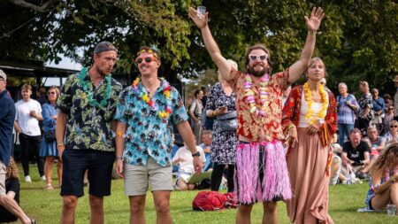 Vi holder fast i festivalen – men ikke i luftmadrassen: Luksustelte udsolgt på 20 minutter | Indland