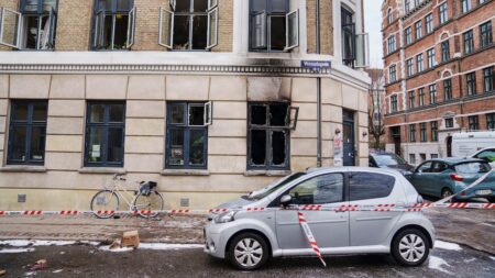 Fire mænd får fængselsstraffe og udvises for brandattentat mod ngo | Indland Fire mænd får fængselsstraffe og udvises for brandattentat mod ngo | Indland